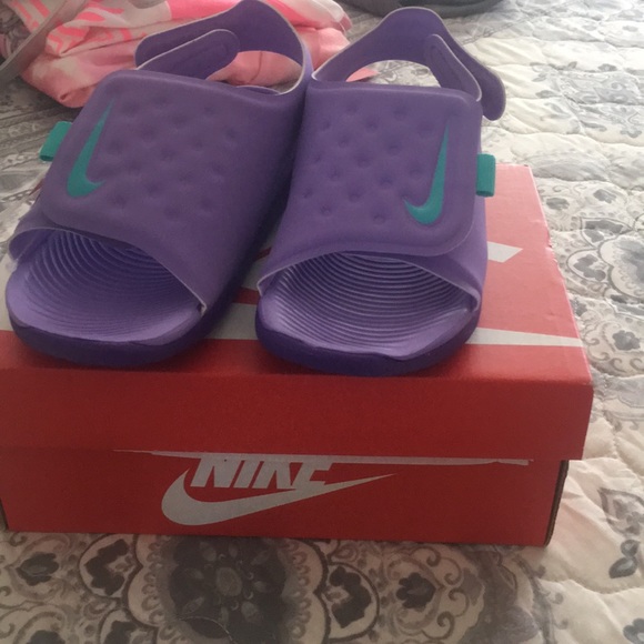 nike sandals 10c